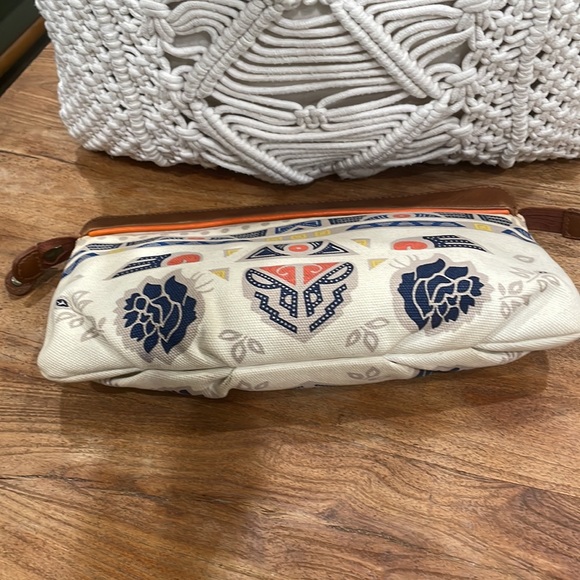 Versatile Cotton Clutch by French Connection. - Picture 8 of 10